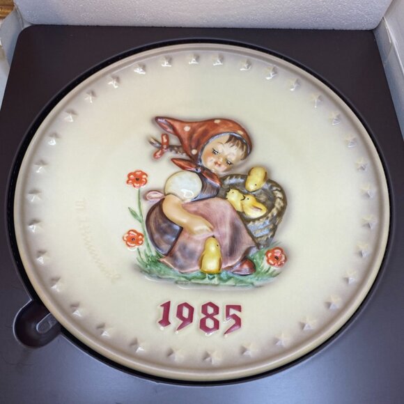 M.I. HUMMEL Goebel 15th ANNUAL PLATE 1985 CHICK GIRL #278 Excellent Condition - Picture 2 of 7